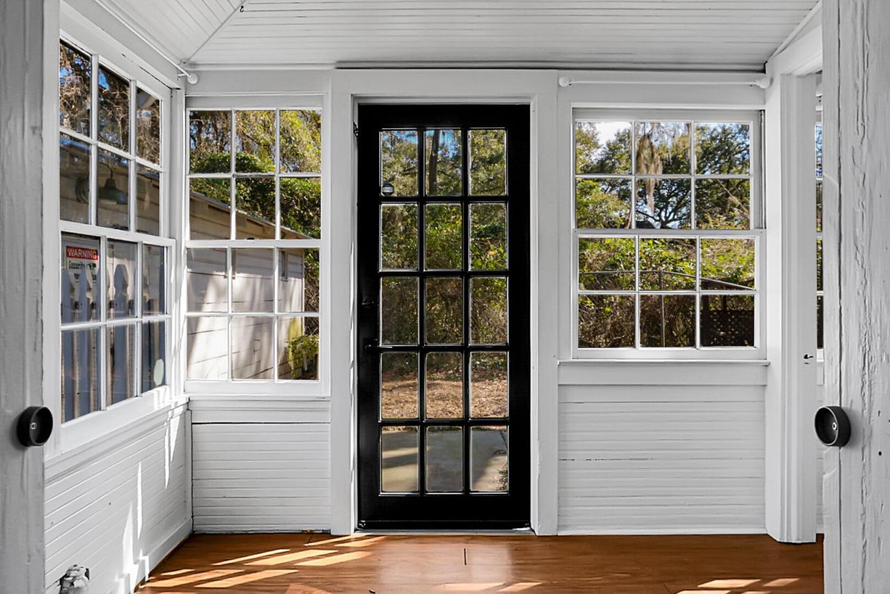 221 Brownlehe Street Photo 23