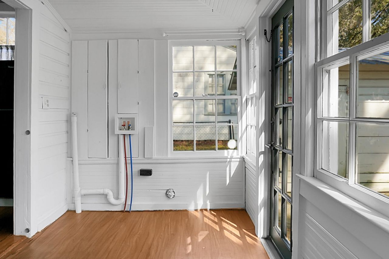 221 Brownlehe Street Photo 24