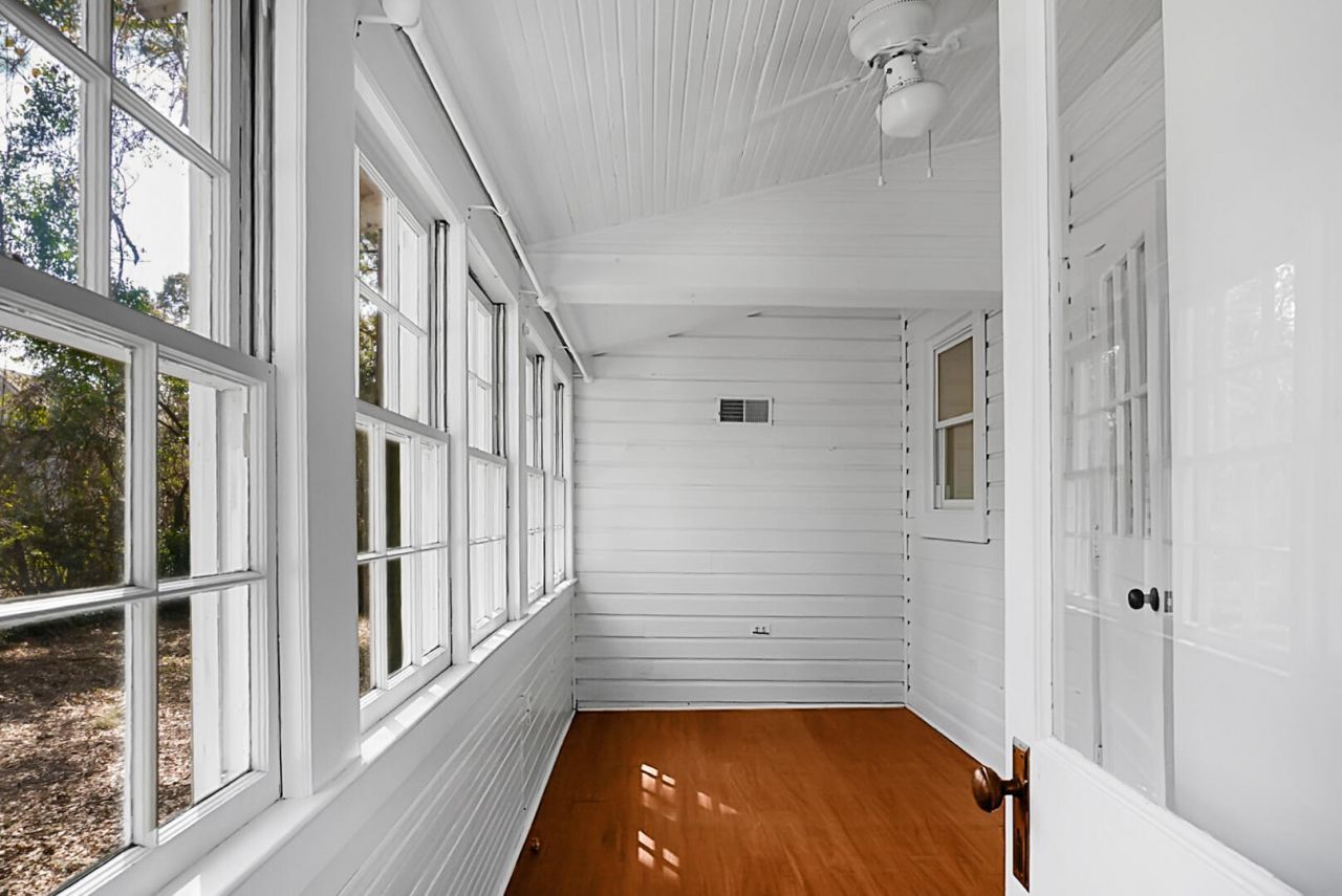 221 Brownlehe Street Photo 27