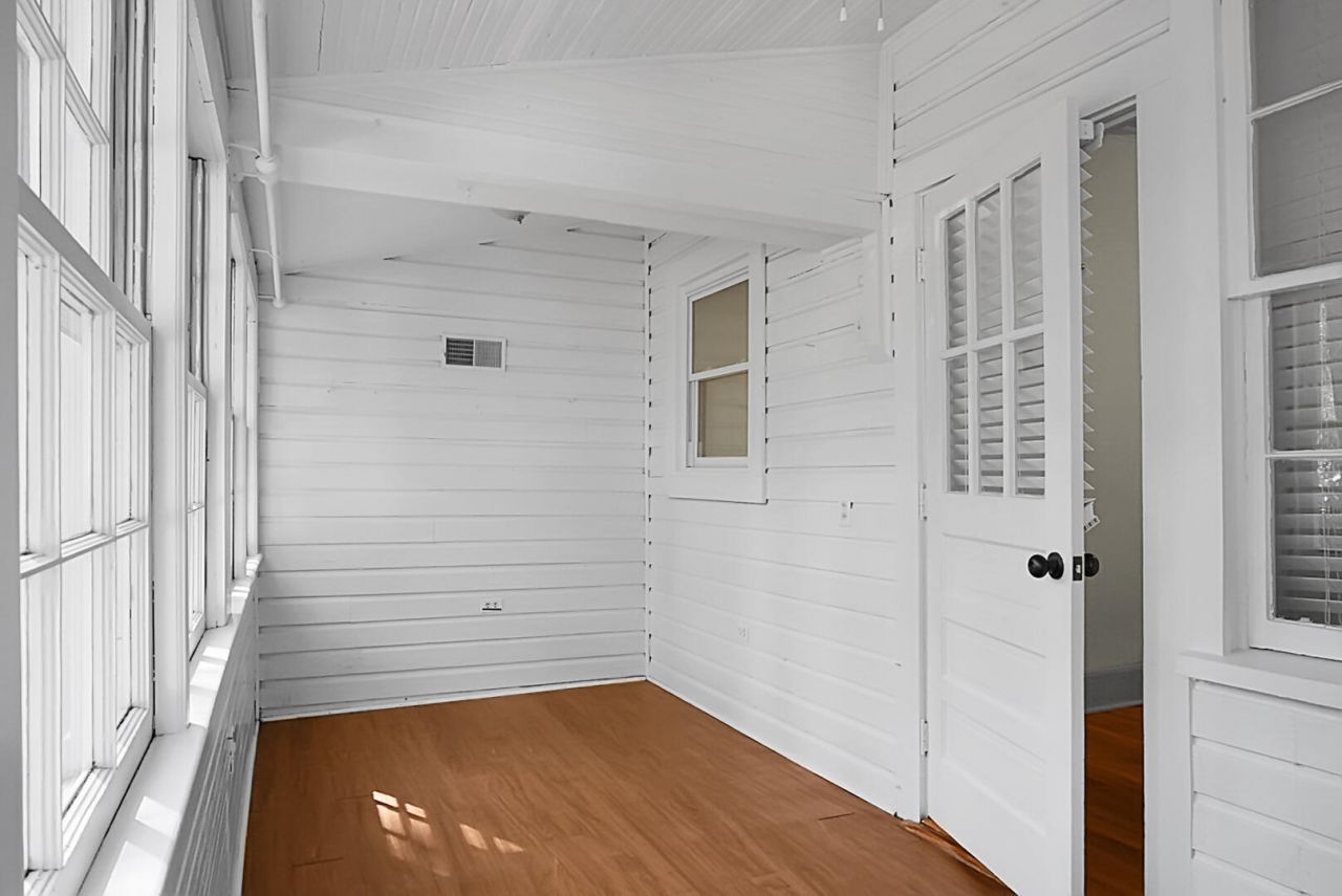 221 Brownlehe Street Photo 28