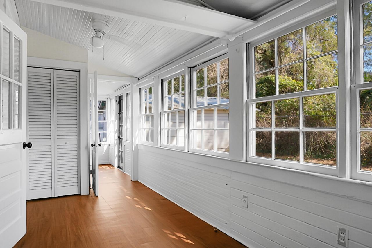 221 Brownlehe Street Photo 29