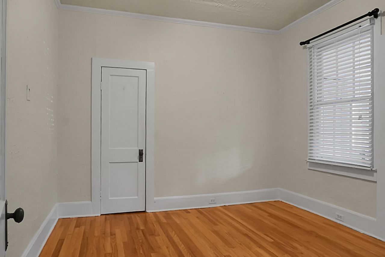 221 Brownlehe Street Photo 33