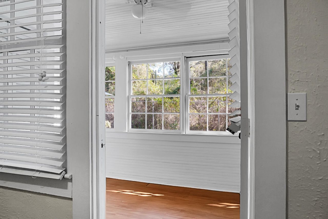 221 Brownlehe Street Photo 36