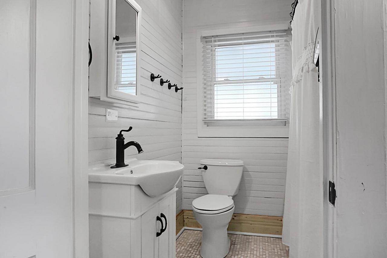 221 Brownlehe Street Photo 38