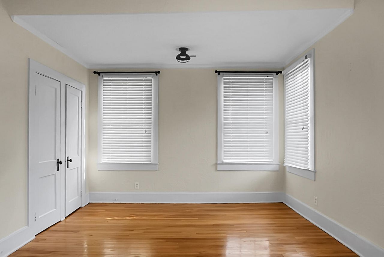 221 Brownlehe Street Photo 43