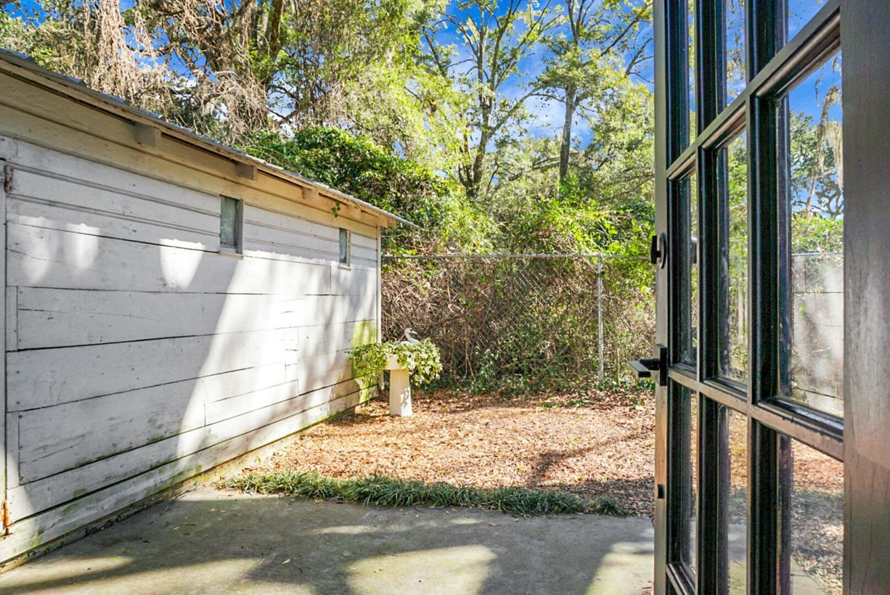 221 Brownlehe Street Photo 46