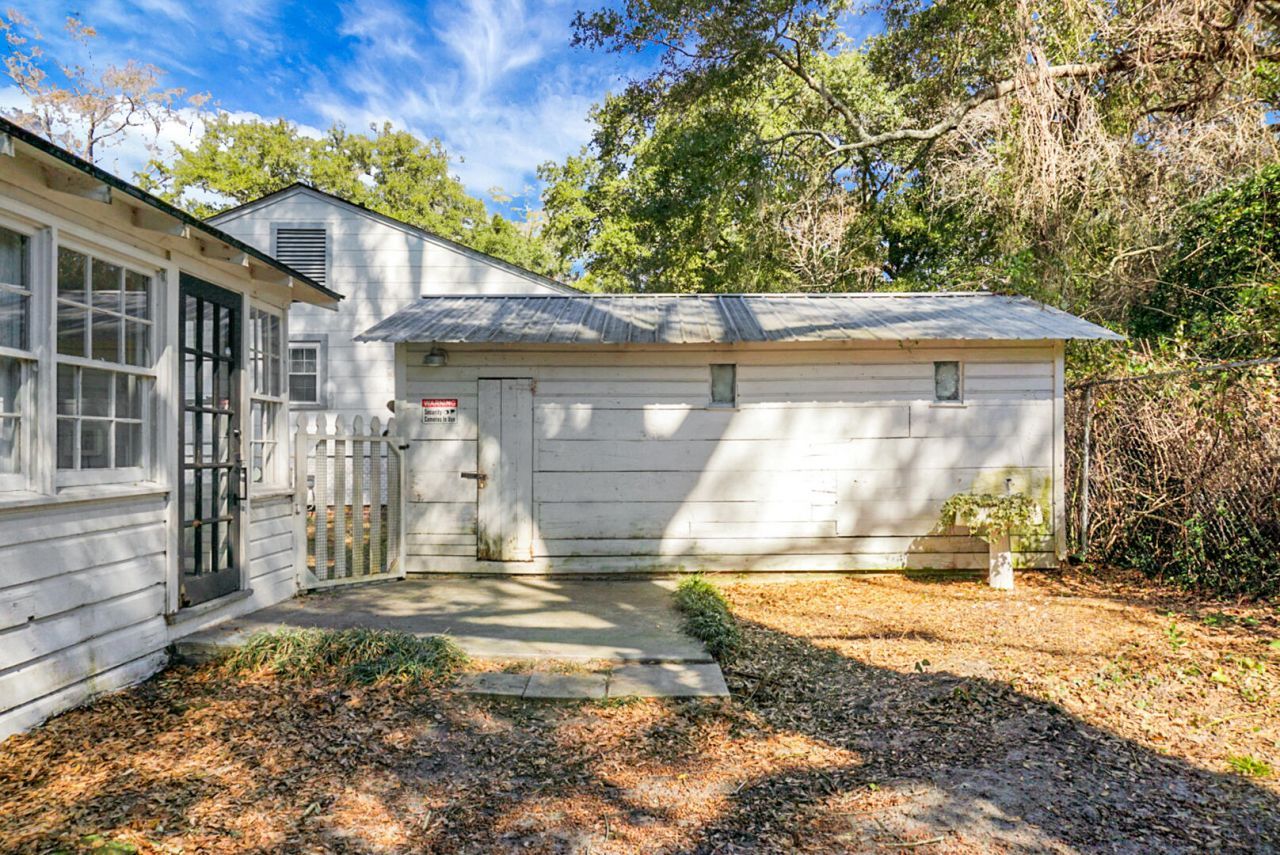 221 Brownlehe Street Photo 47