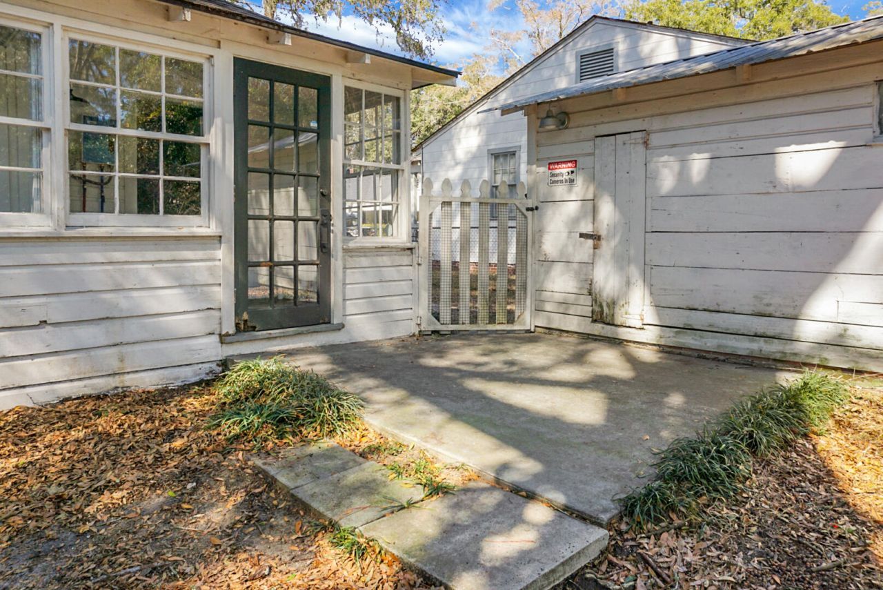 221 Brownlehe Street Photo 48