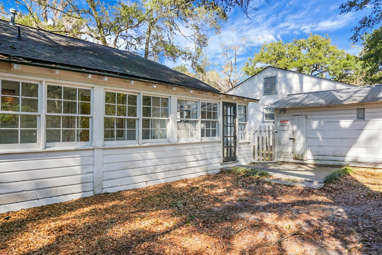 221 Brownlehe Street Photo 53