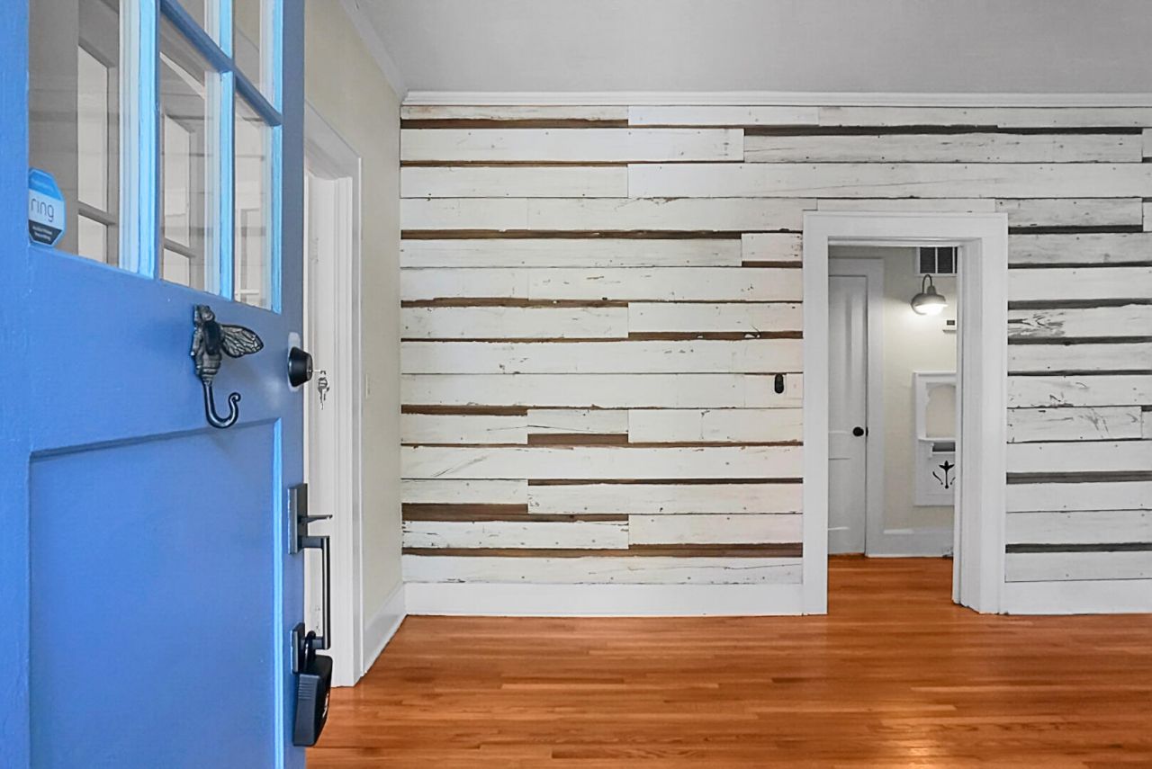 221 Brownlehe Street Photo 7