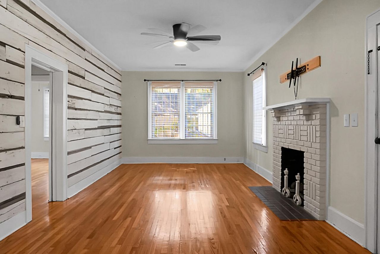 221 Brownlehe Street Photo 8