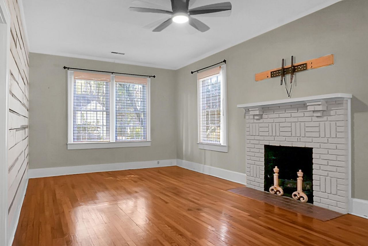 221 Brownlehe Street Photo 9