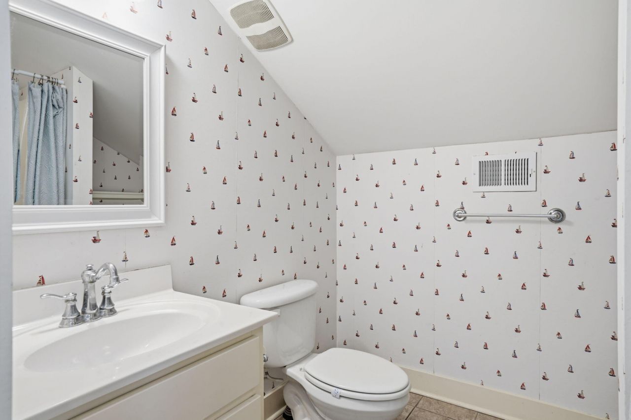 805 Jungle Road Photo 32