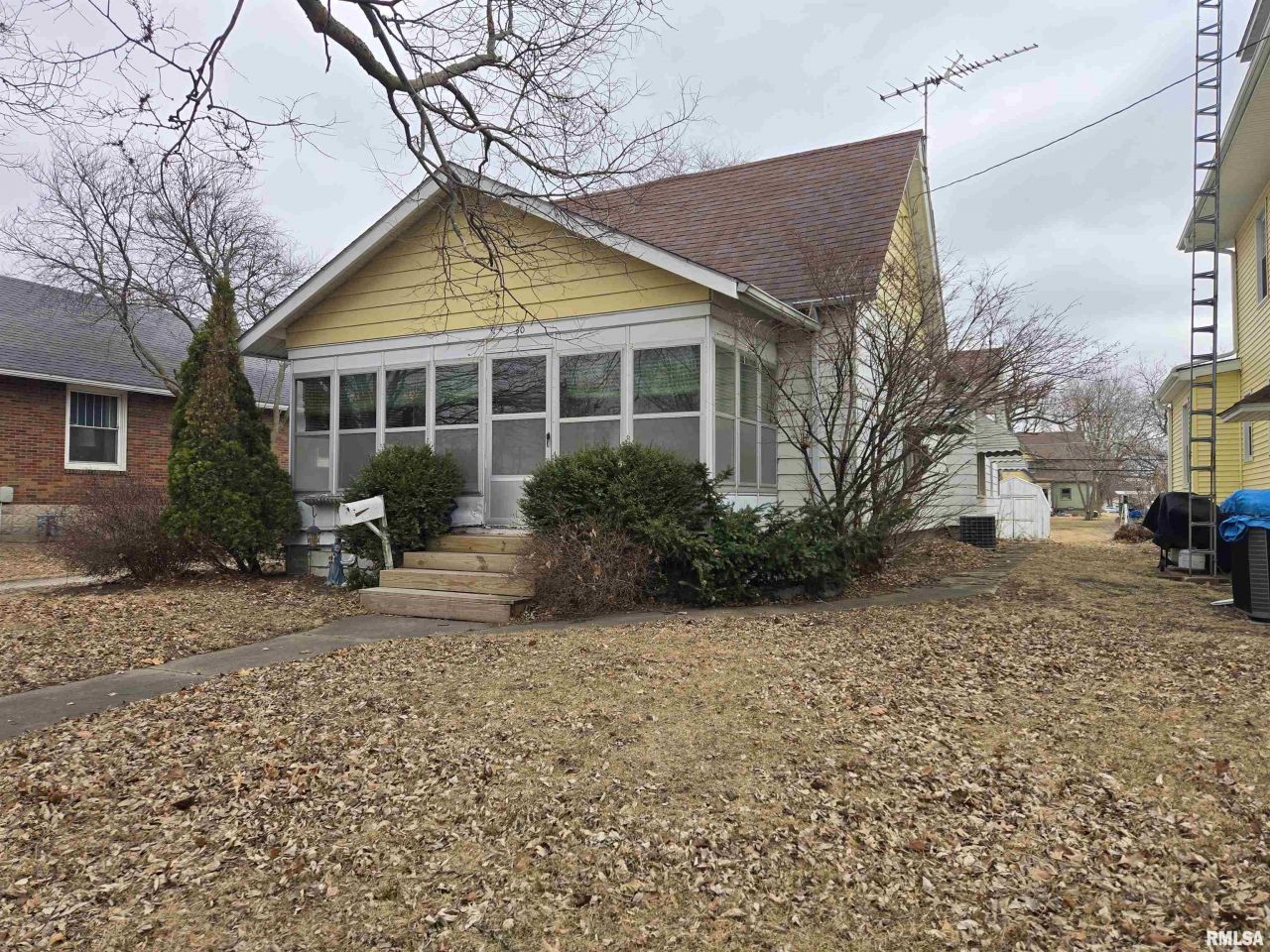 30 N Adams Street, Carthage, IL 62321 Main Photo