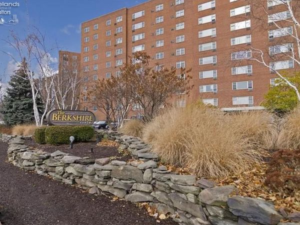 11820 Edgewater Drive, Unit 617, Lakewood, OH 44107