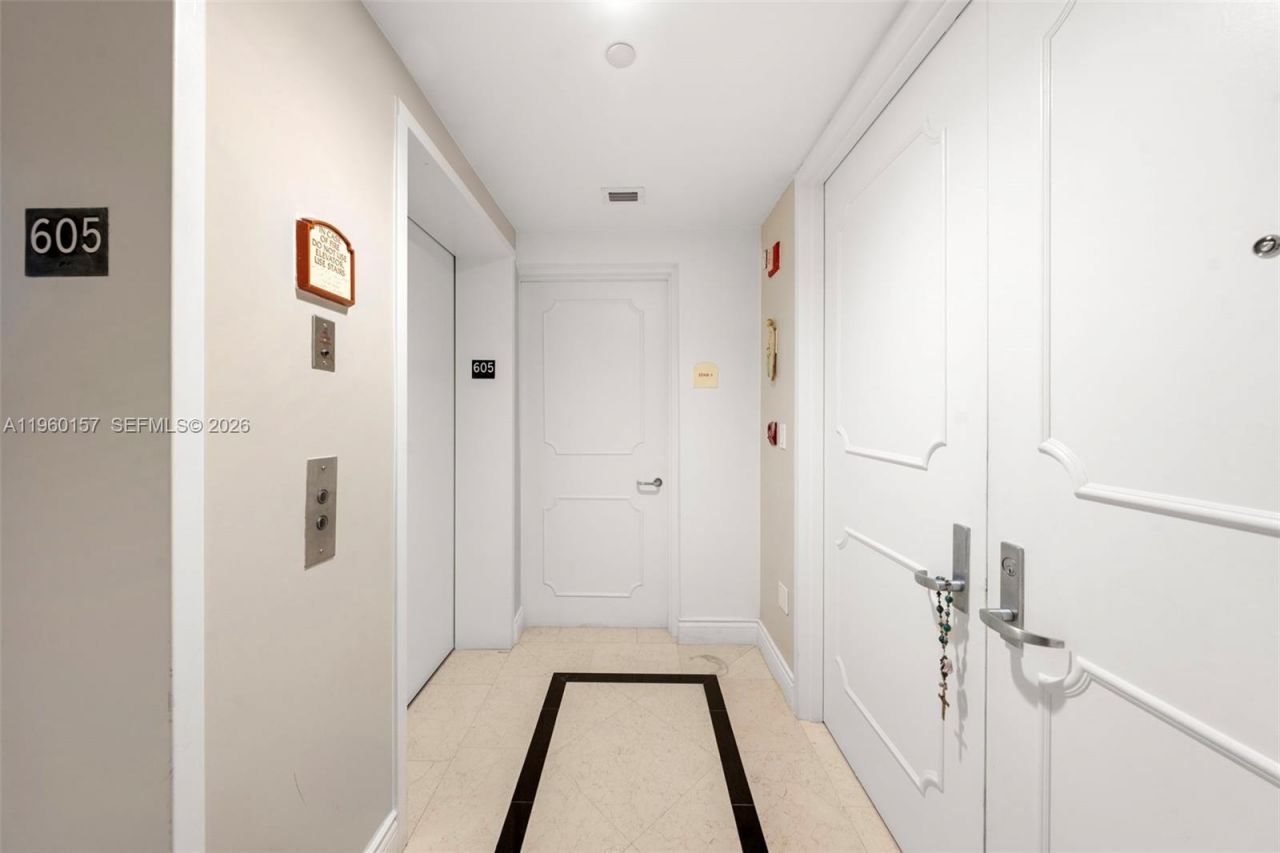 799 Crandon Blvd, Unit 605, Key Biscayne, FL 33149 Photo
