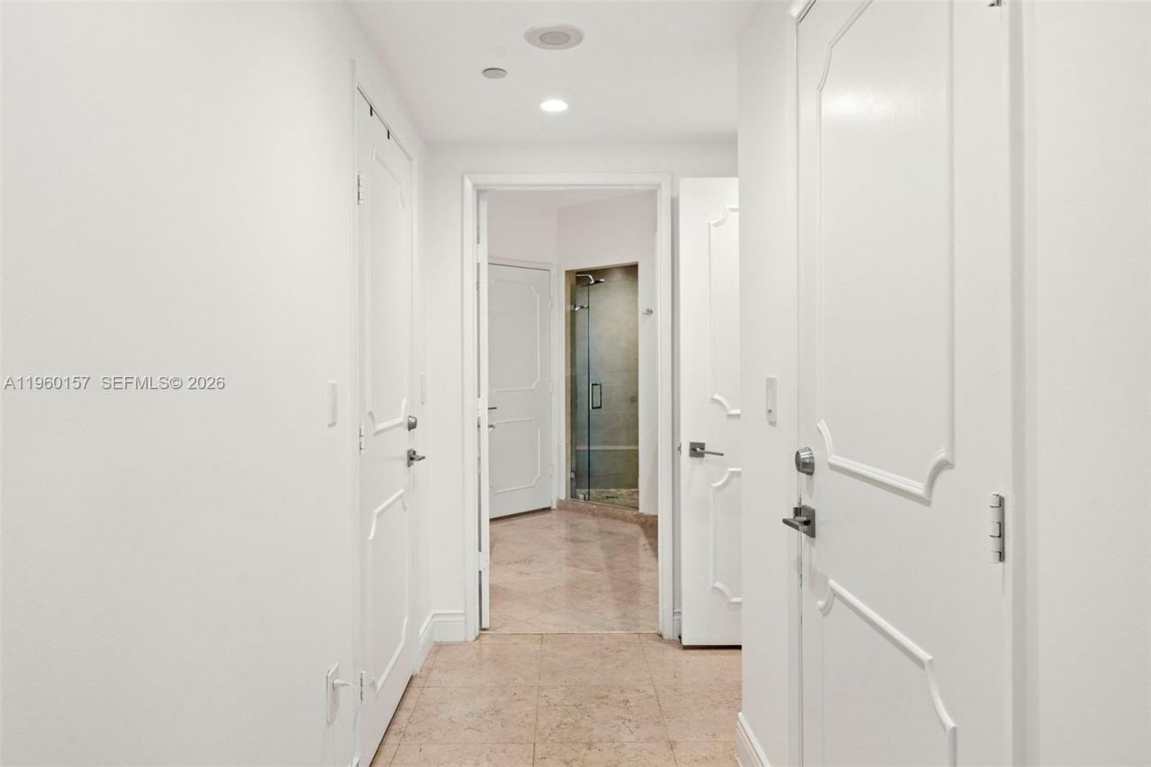 799 Crandon Blvd, Unit 605, Key Biscayne, FL 33149 Photo