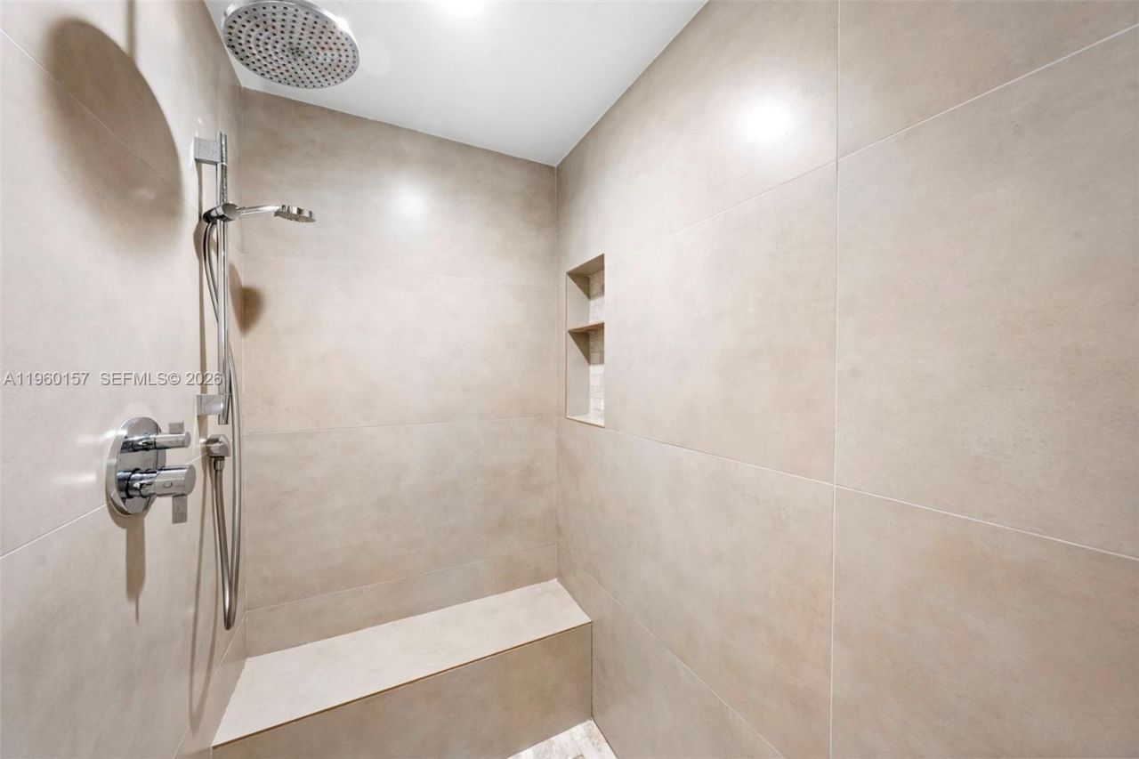 799 Crandon Blvd, Unit 605, Key Biscayne, FL 33149 Photo