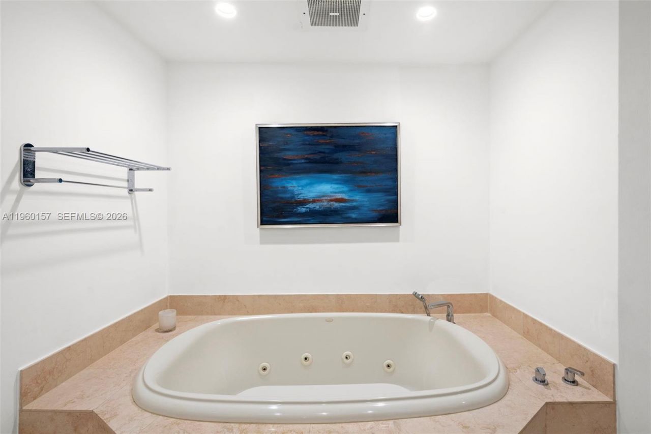 799 Crandon Blvd, Unit 605, Key Biscayne, FL 33149 Photo
