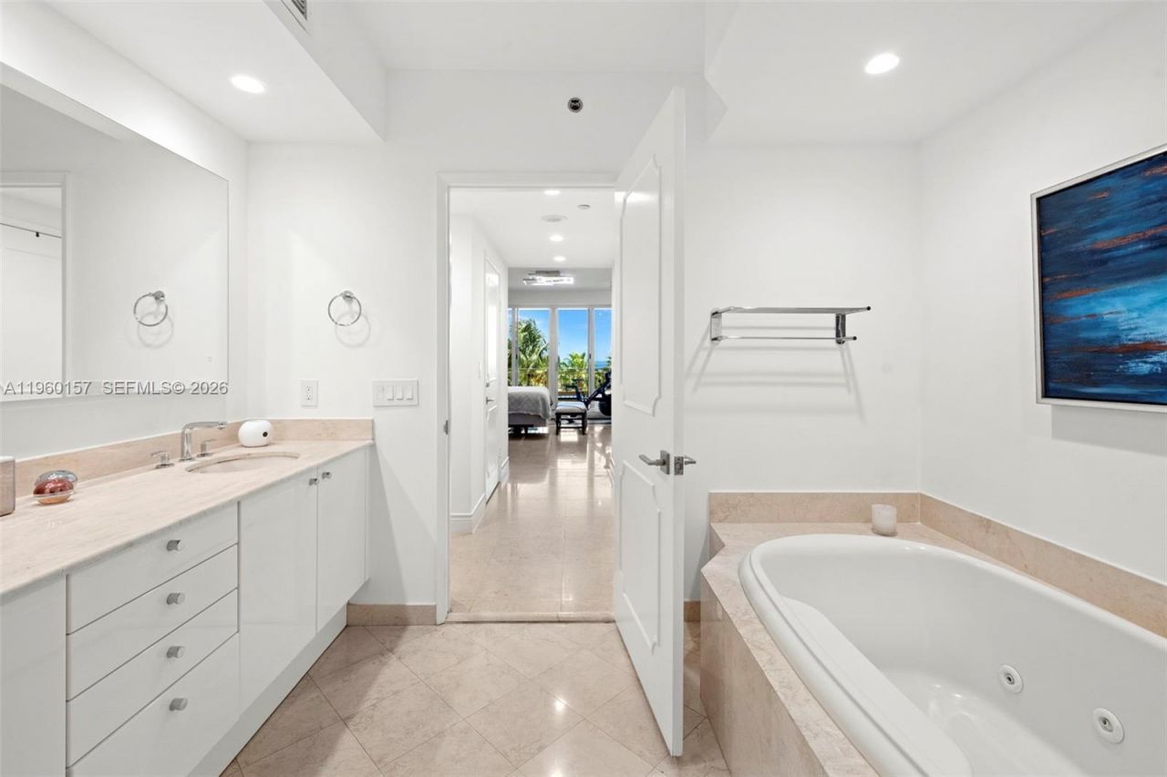 799 Crandon Blvd, Unit 605, Key Biscayne, FL 33149 Photo