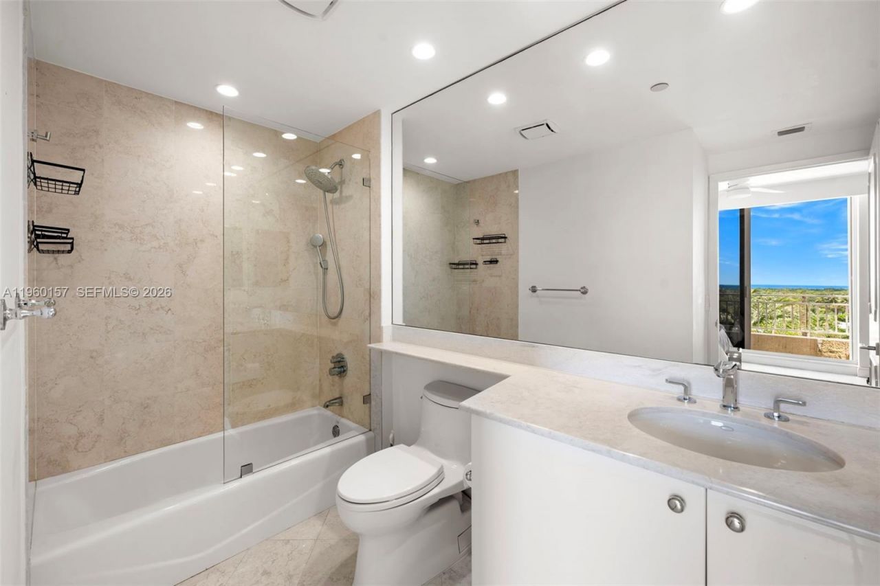 799 Crandon Blvd, Unit 605, Key Biscayne, FL 33149 Photo
