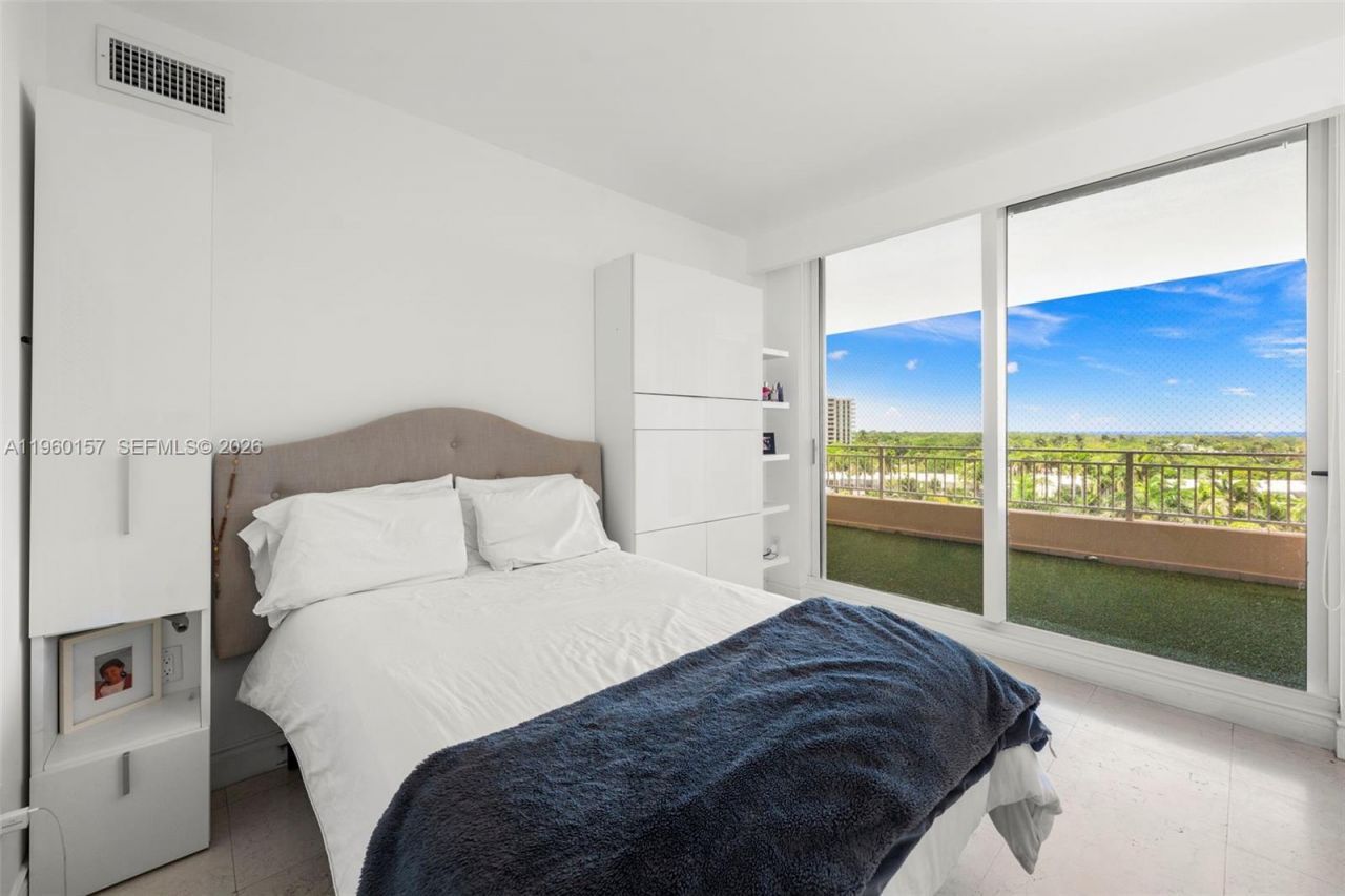 799 Crandon Blvd, Unit 605, Key Biscayne, FL 33149 Photo