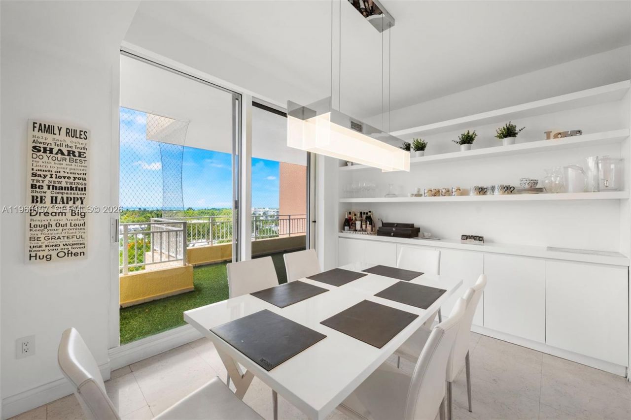 799 Crandon Blvd, Unit 605, Key Biscayne, FL 33149 Photo