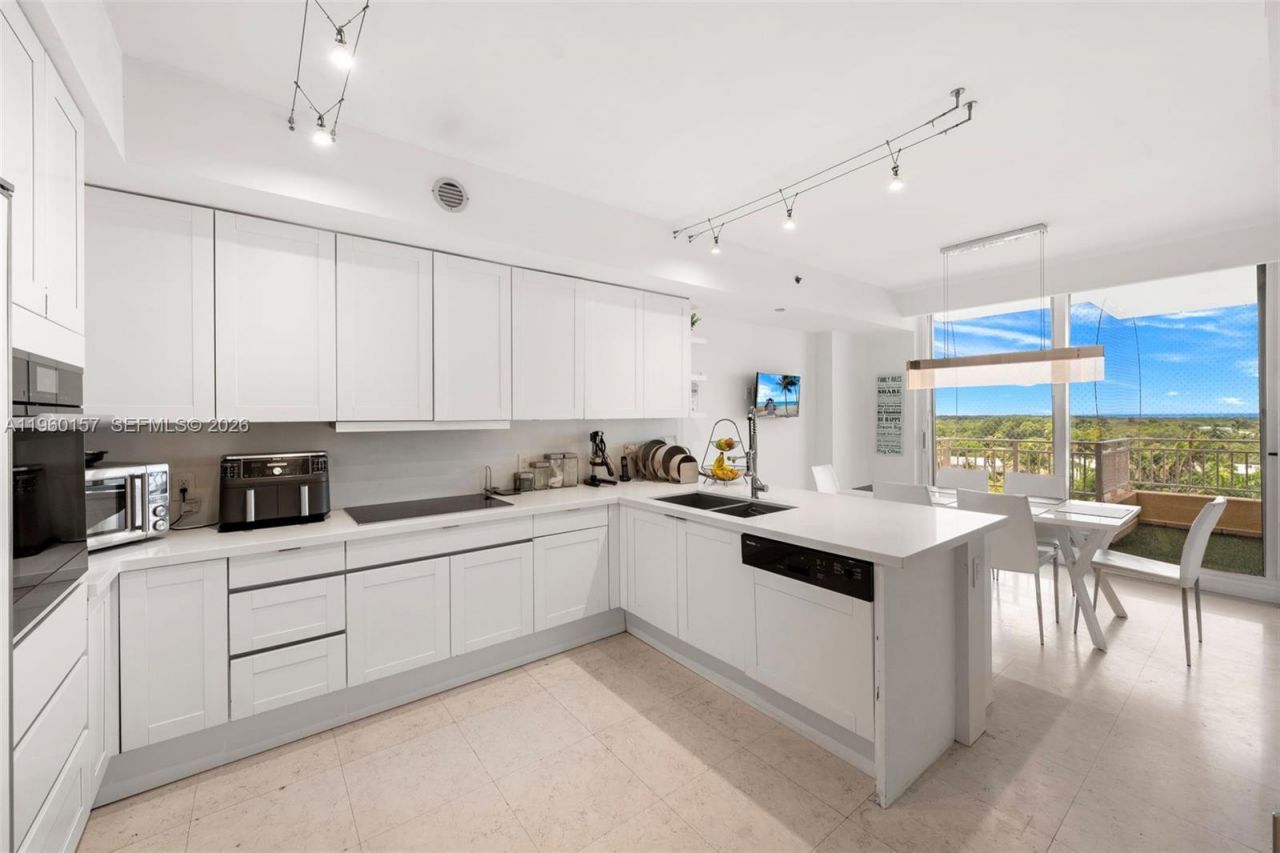 799 Crandon Blvd, Unit 605, Key Biscayne, FL 33149 Photo