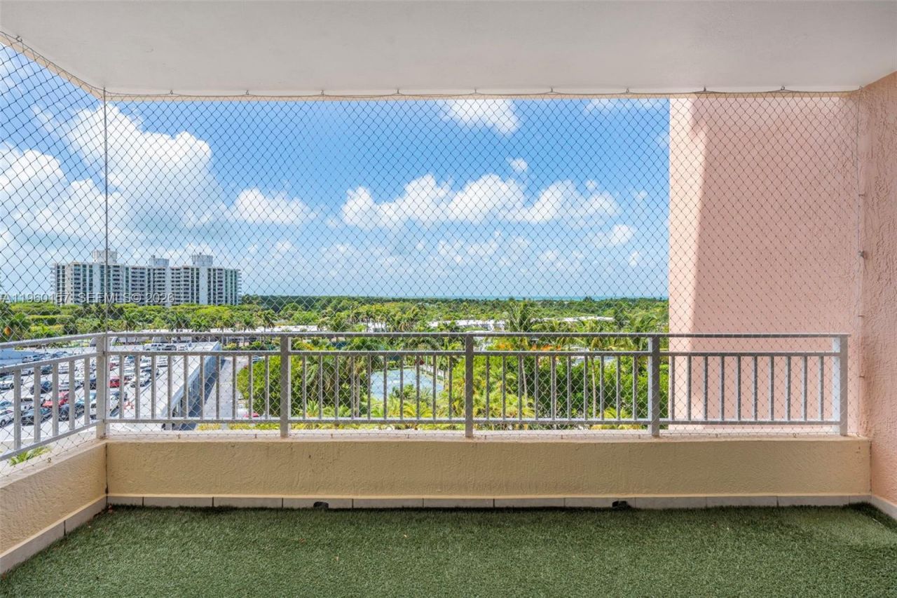 799 Crandon Blvd, Unit 605, Key Biscayne, FL 33149 Photo