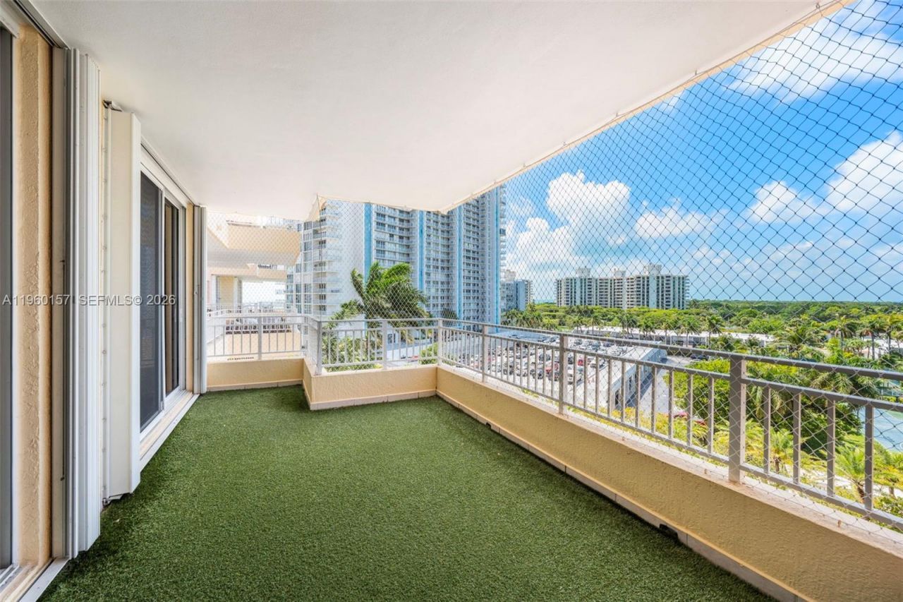 799 Crandon Blvd, Unit 605, Key Biscayne, FL 33149 Photo