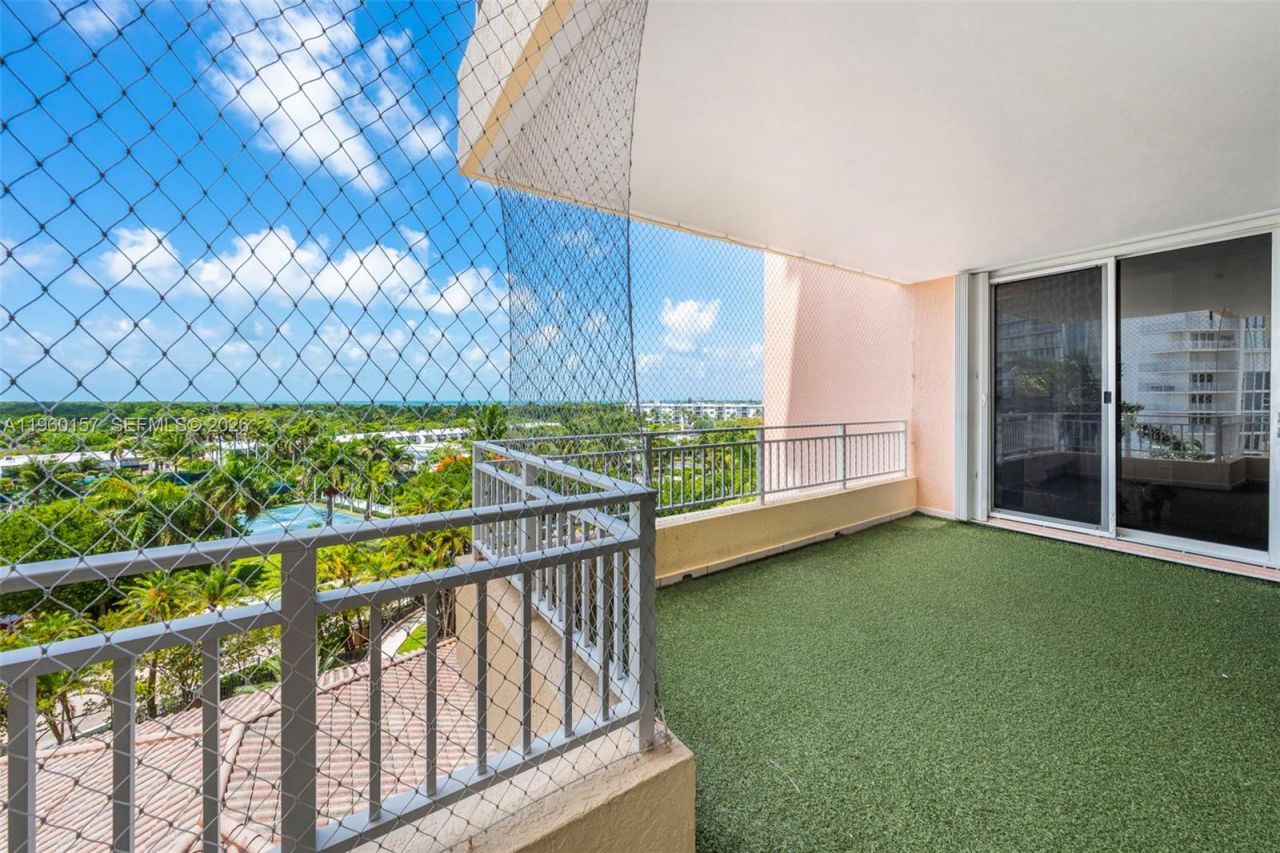 799 Crandon Blvd, Unit 605, Key Biscayne, FL 33149 Photo