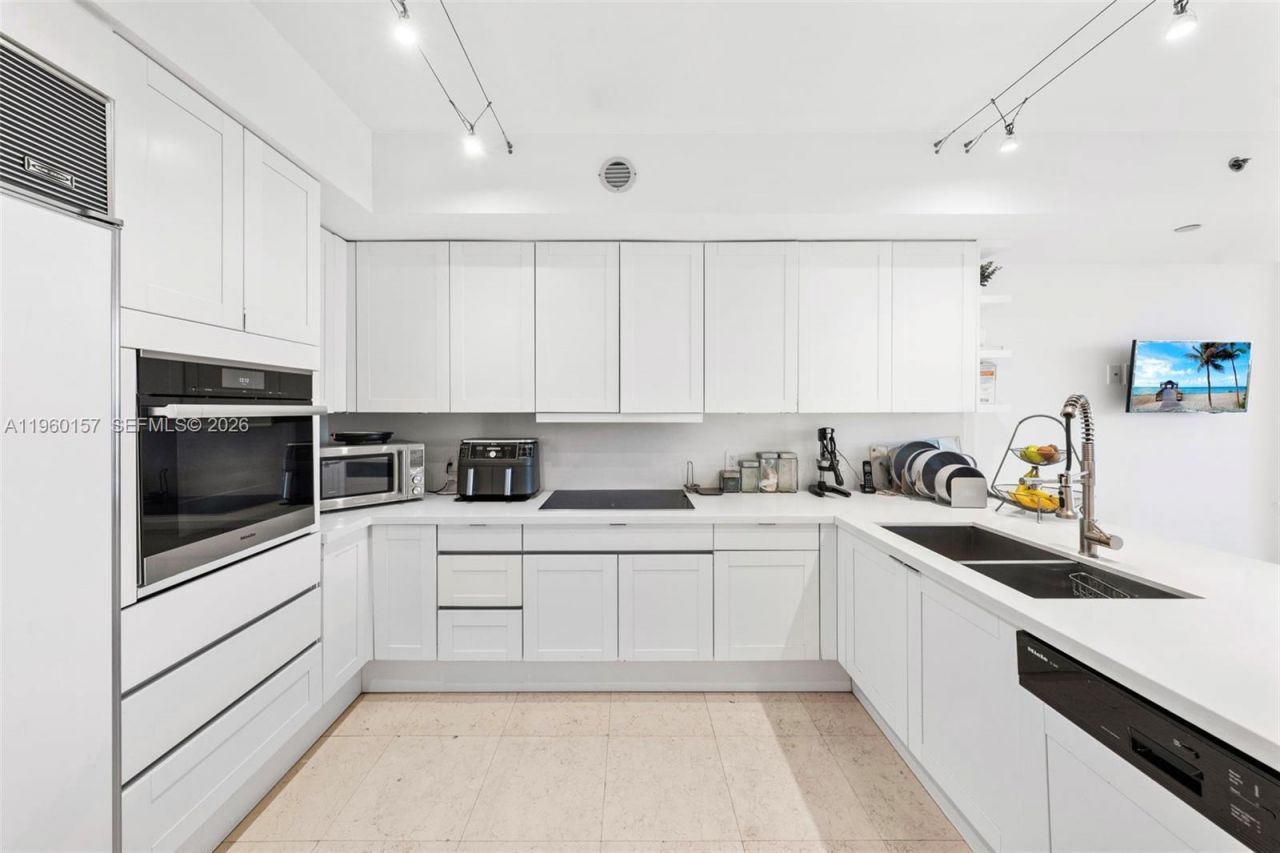 799 Crandon Blvd, Unit 605, Key Biscayne, FL 33149 Photo