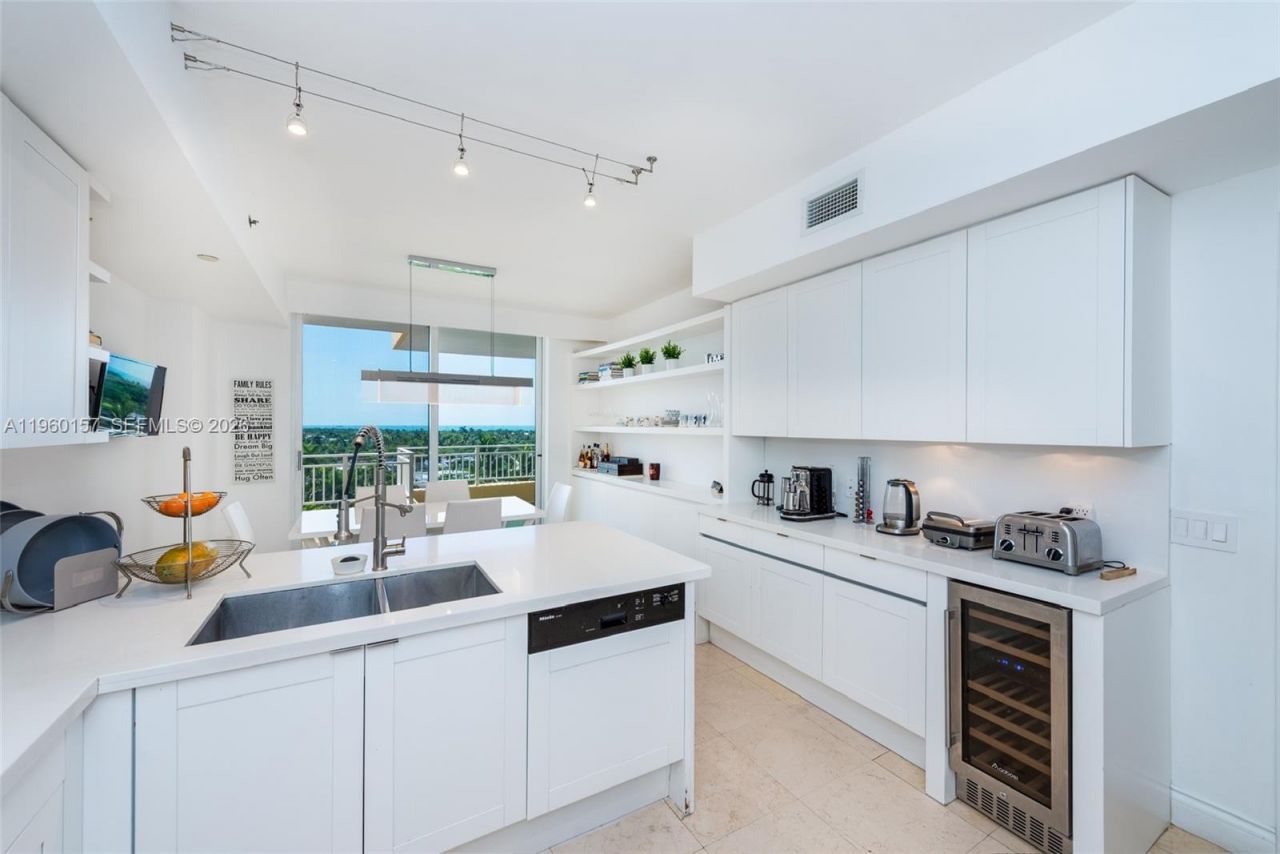 799 Crandon Blvd , Unit 605, Key Biscayne, FL 33149 Photo