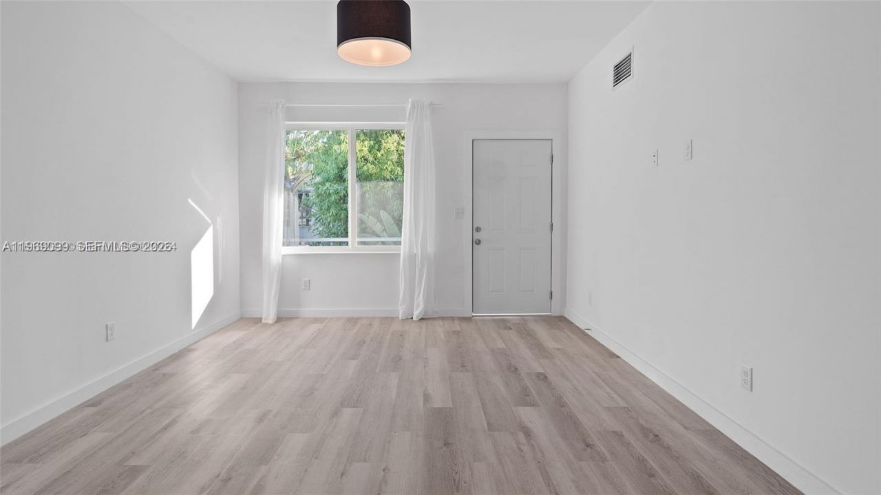 1561 Jefferson Avenue, Miami Beach, FL 33139 Photo