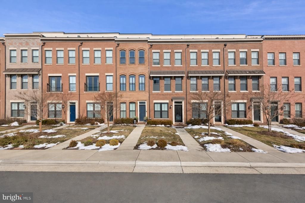 23000 Lavallette Square, Brambleton, VA 20148 Main Photo