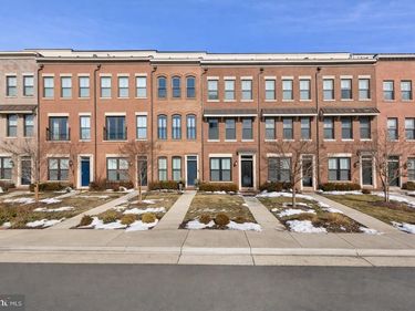 23000 LAVALLETTE SQUARE, BRAMBLETON, VA 20148