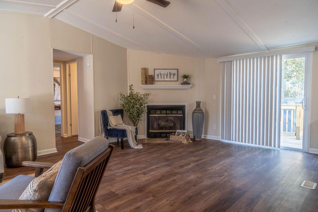 321 N Mano Street Photo 13