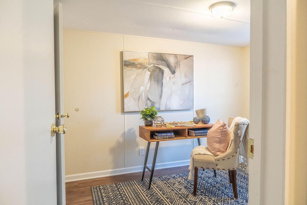 321 N Mano Street Photo 16