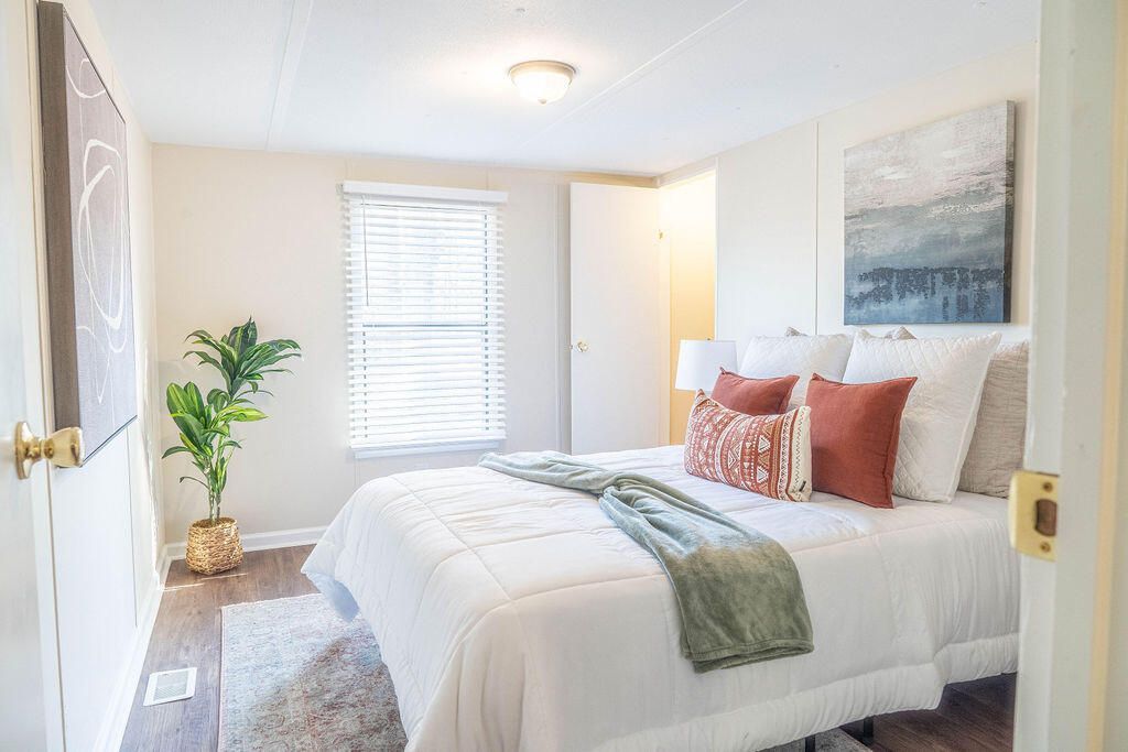 321 N Mano Street Photo 18