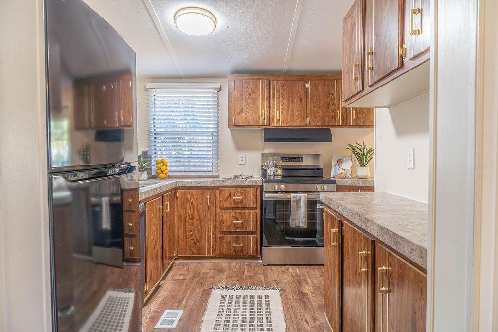 321 N Mano Street Photo 27