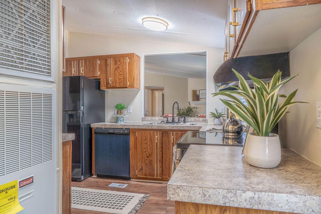 321 N Mano Street Photo 29