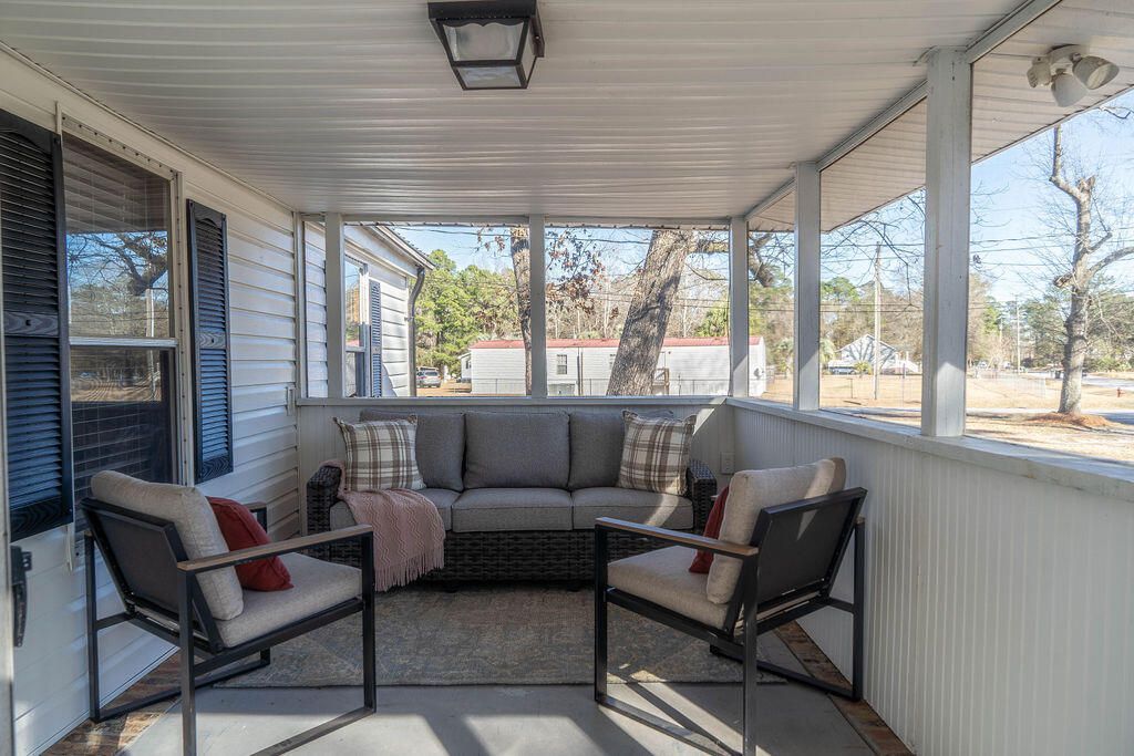 321 N Mano Street Photo 8