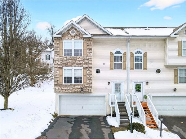 202 Mountain Dr, Carnegie, PA 15106