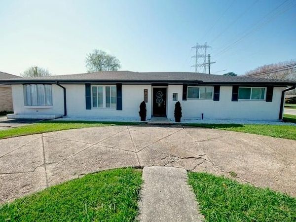 200 WILLOW Drive, Gretna, LA 70053