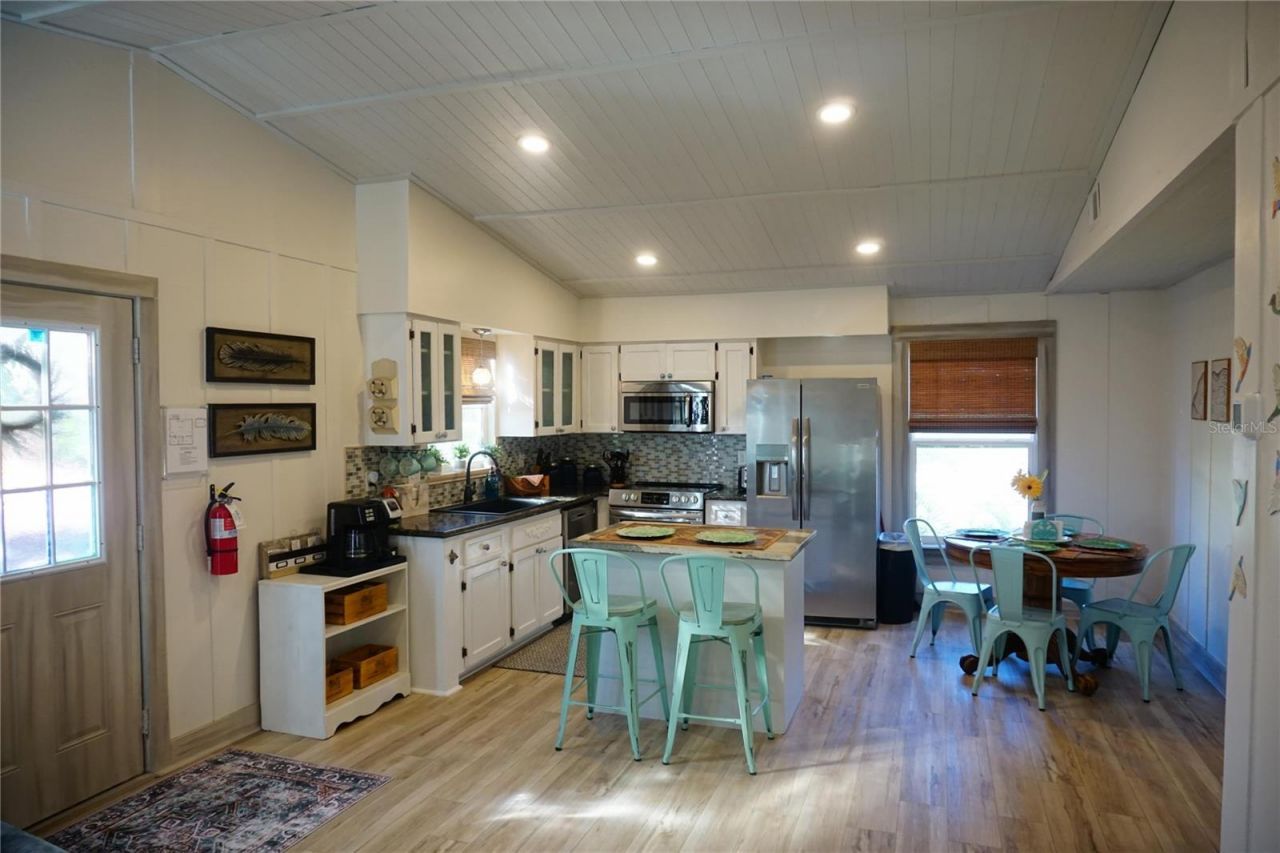 2504 Avenue B, Bradenton Beach, FL 34217 Photo