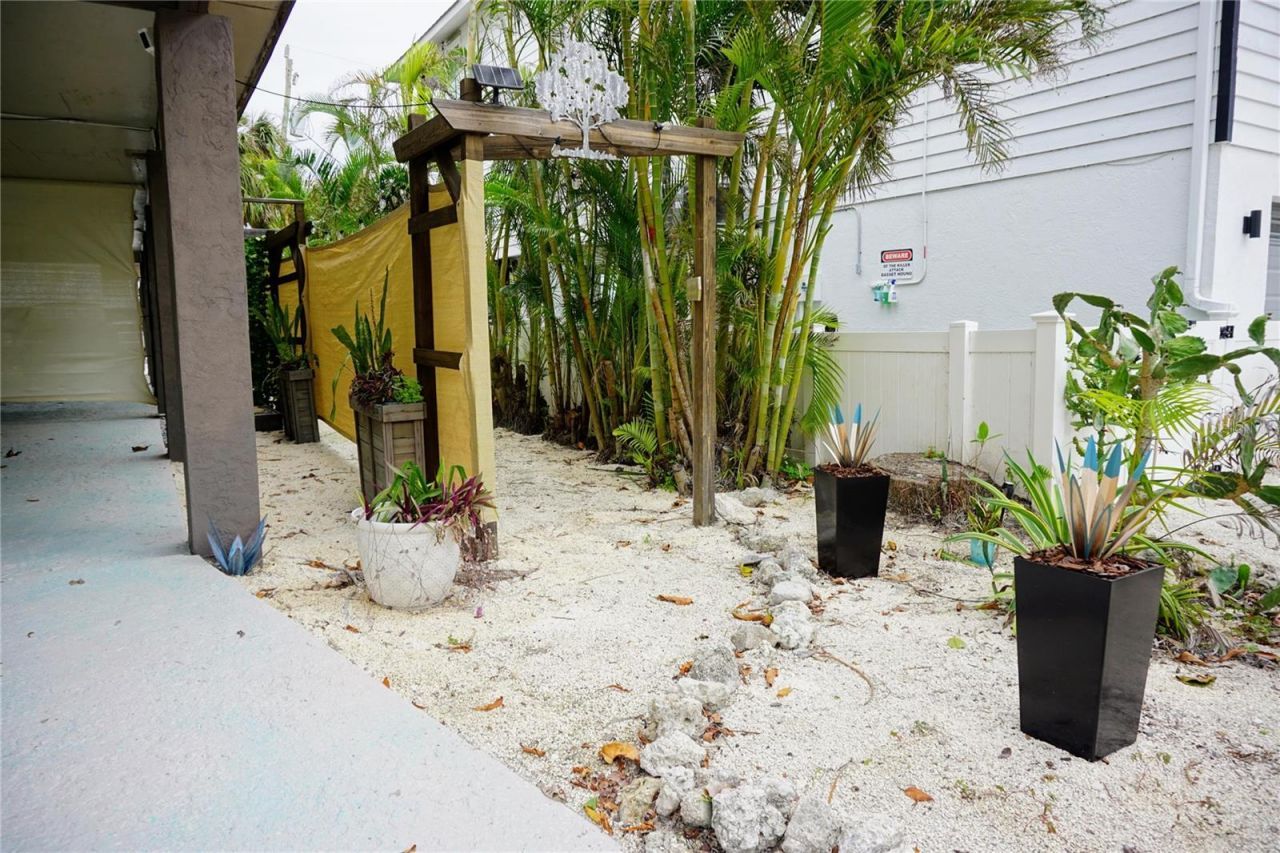 2504 Avenue B, Bradenton Beach, FL 34217 Photo