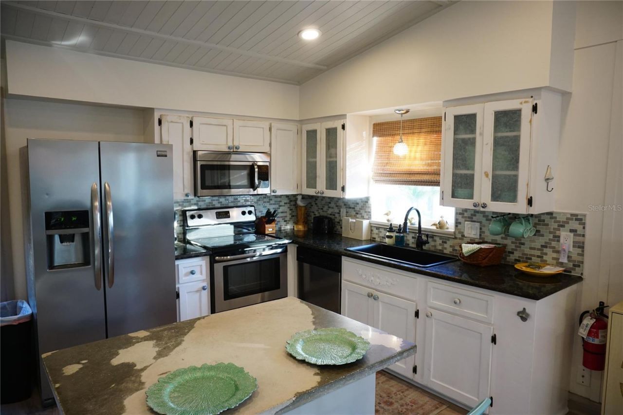 2504 Avenue B, Bradenton Beach, FL 34217 Photo