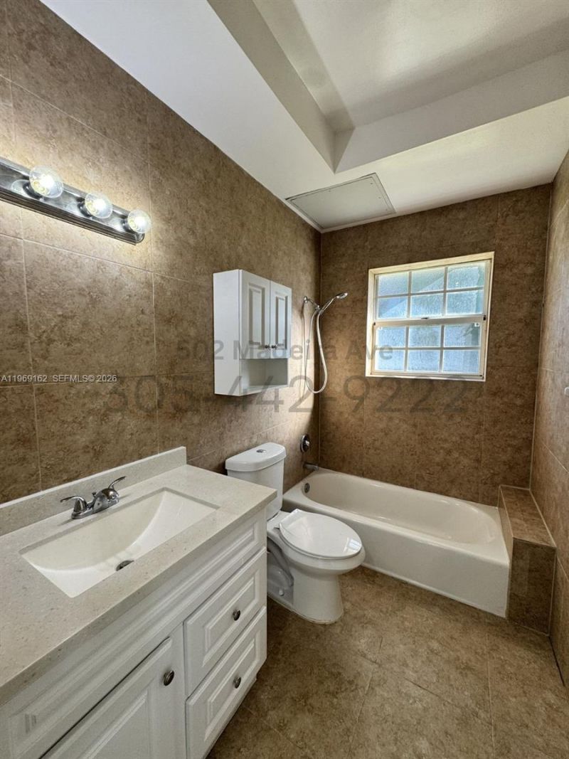 502 Madeira Ave, Unit G, Coral Gables, FL 33134 Photo