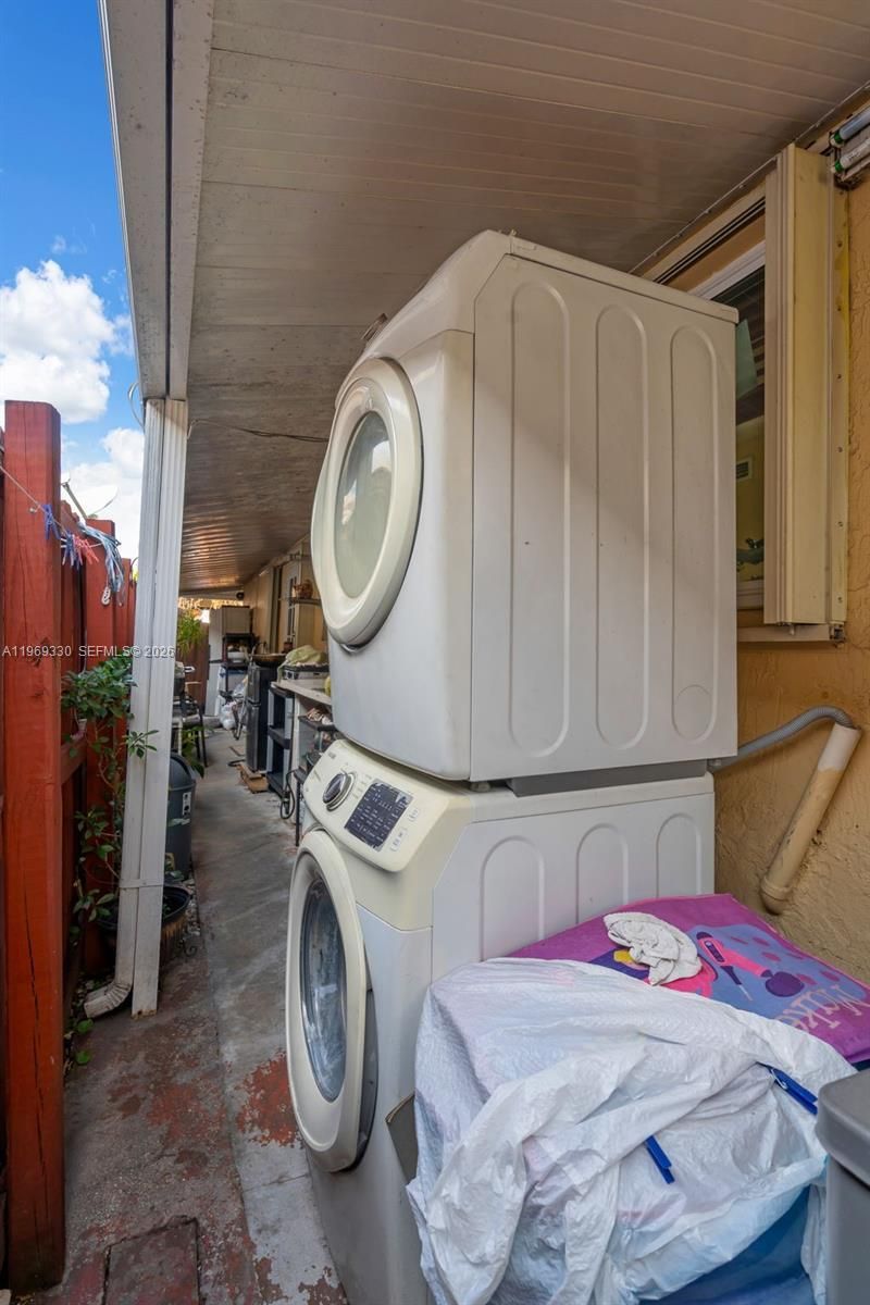 2775 W 71st Pl , Hialeah, FL 33016 Photo