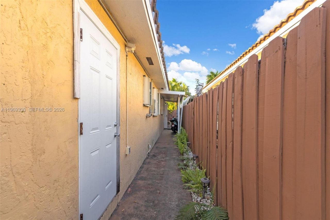 2775 W 71st Pl , Hialeah, FL 33016 Photo